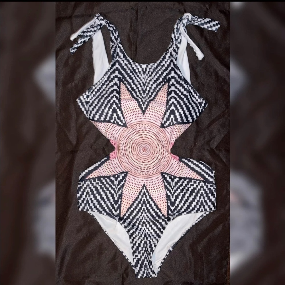 NWOT cut out sexy one piece bathing suit